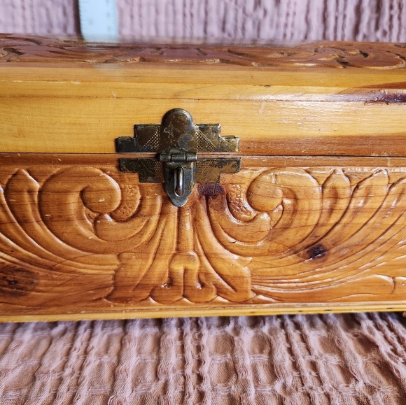Vintage Handmade Carved Wood Vanity Cedar Wood Box w/ Painted Dome Lid & Mirror - Picture 4 of 15
